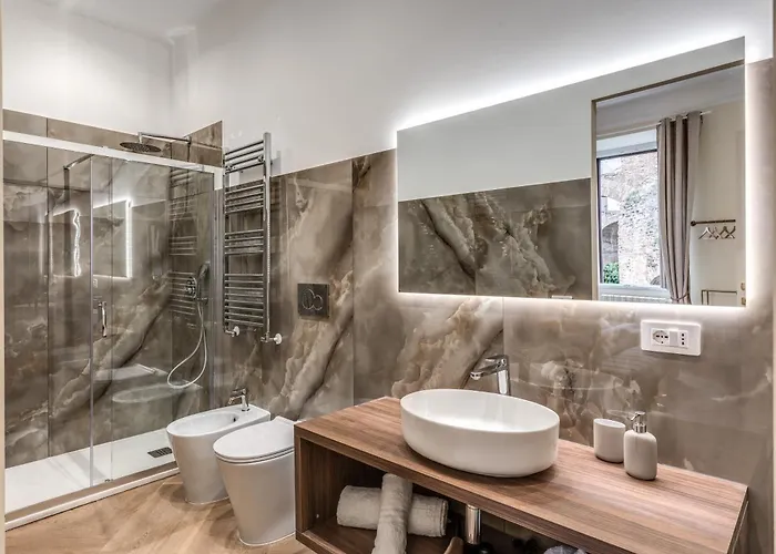3 Minutes Walk From Termini Station With Temple View