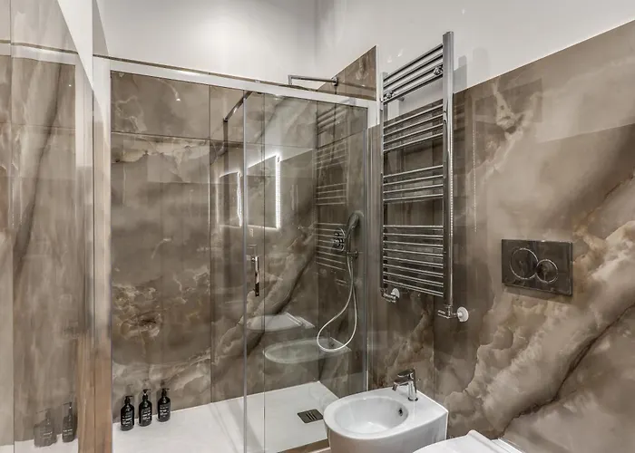 3 Minutes Walk From Termini Station With Temple View